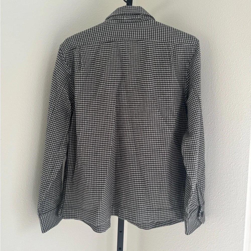 Banana Republic Men's Black and White Houndstooth Jacket - Picture 4 of 5